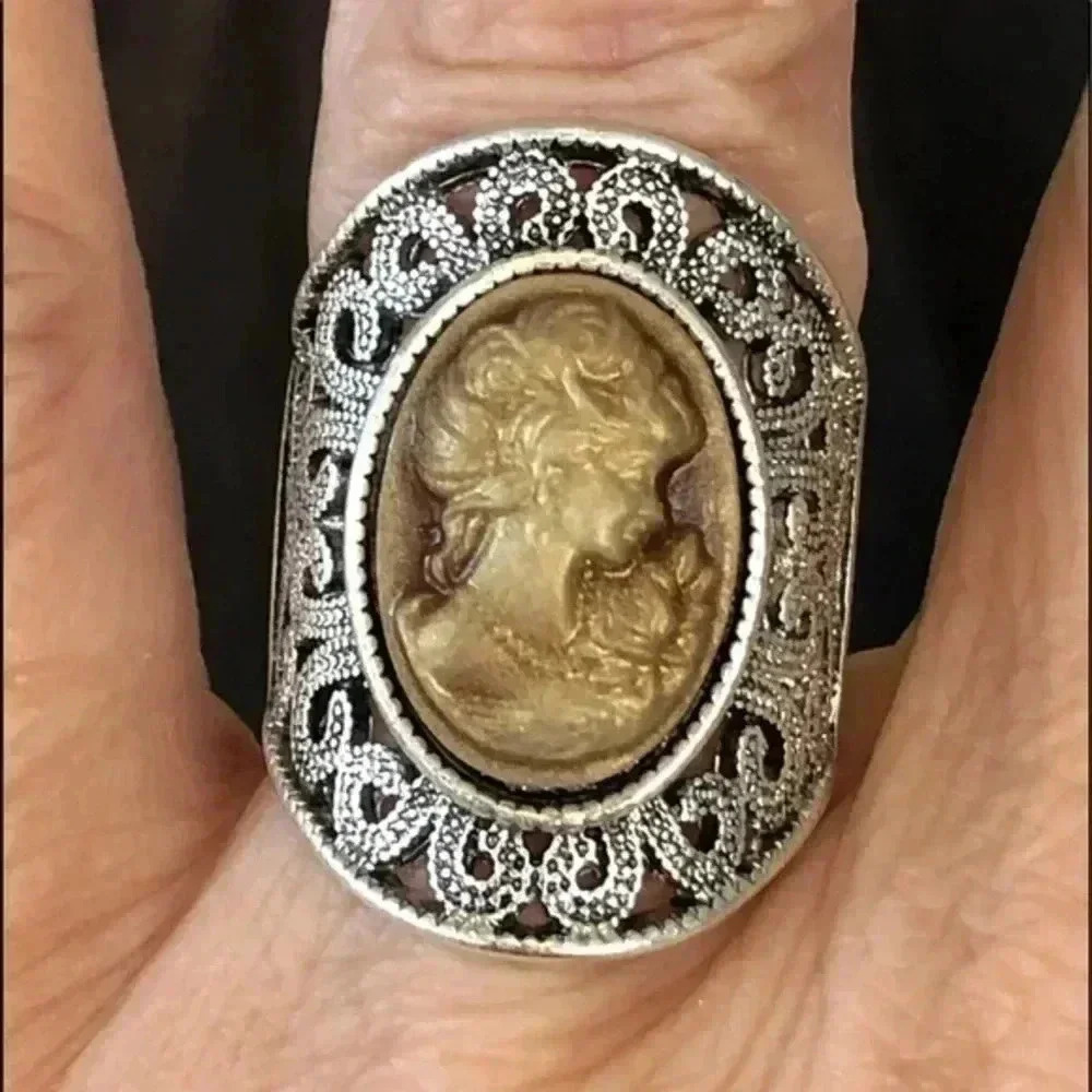 Beige Brown Tan Milgrain Vintage Style Cameo Lady Portrait Crystal Silver Ring